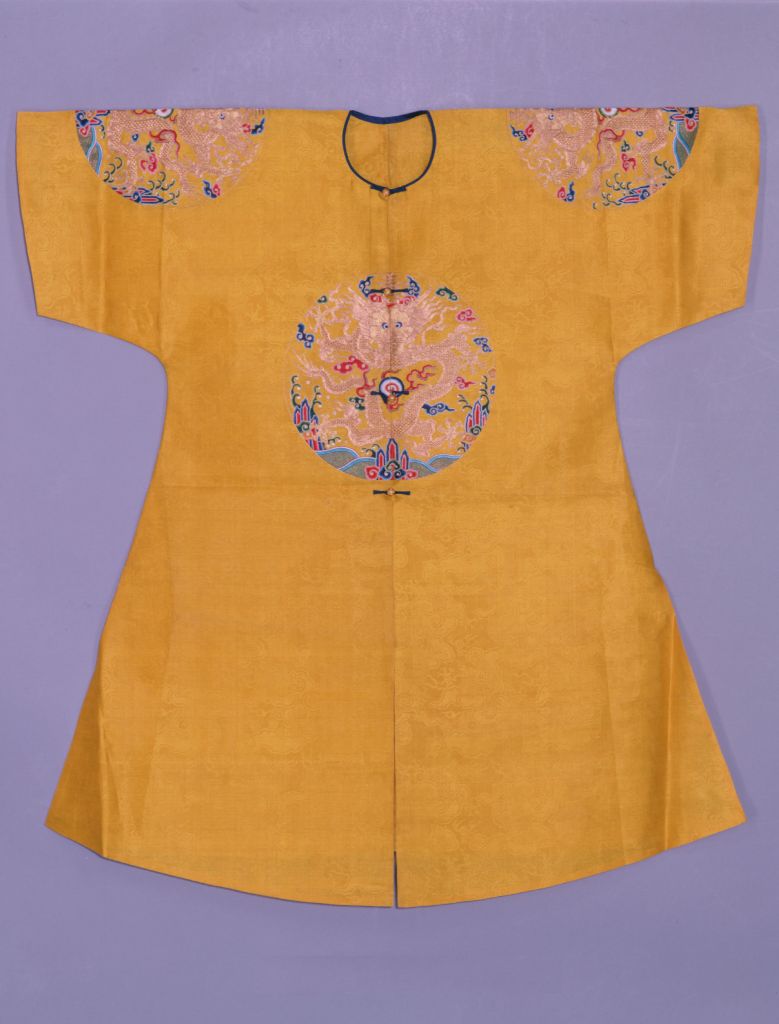 图片[1]-Yellow yarn embroidered four groups of golden dragon jacket-China Archive